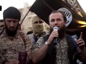 Ridvan Haqifi (majtas) dhe Lavdrim Muhaxheri (djathtas), dy udhëheqës të ISIS nga Kosova | Foto: Video propagande e ISIS