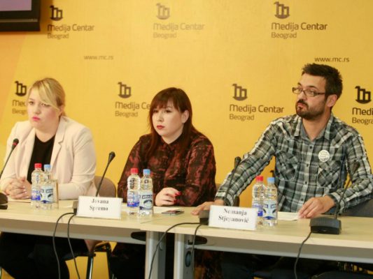 Përfaqësuesit e OJQ-së serbe në konferencën për shtyp të së premtes. Foto: Beta