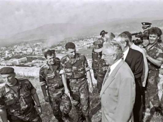 Presidenti kroat Franjo Tudjman dhe gjenerali Ante Gotovina gjate Operacionit 'Stuhia'. Foto: nato.hr