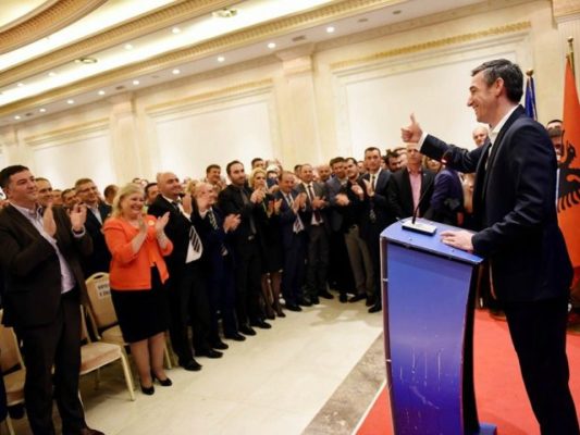 Kadri Veseli, lideri i PDK-së, në tubim të partisë në prill në Prishtinë. Foto: Kallxo. - See more at: http://www.balkaninsight.com/al/article/gjykata-speciale-mund-t%C3%AB-p%C3%ABr%C3%A7aj%C3%AB-politikat-e-kosov%C3%ABs-11-01-2016#sthash.NMouob3h.dpuf