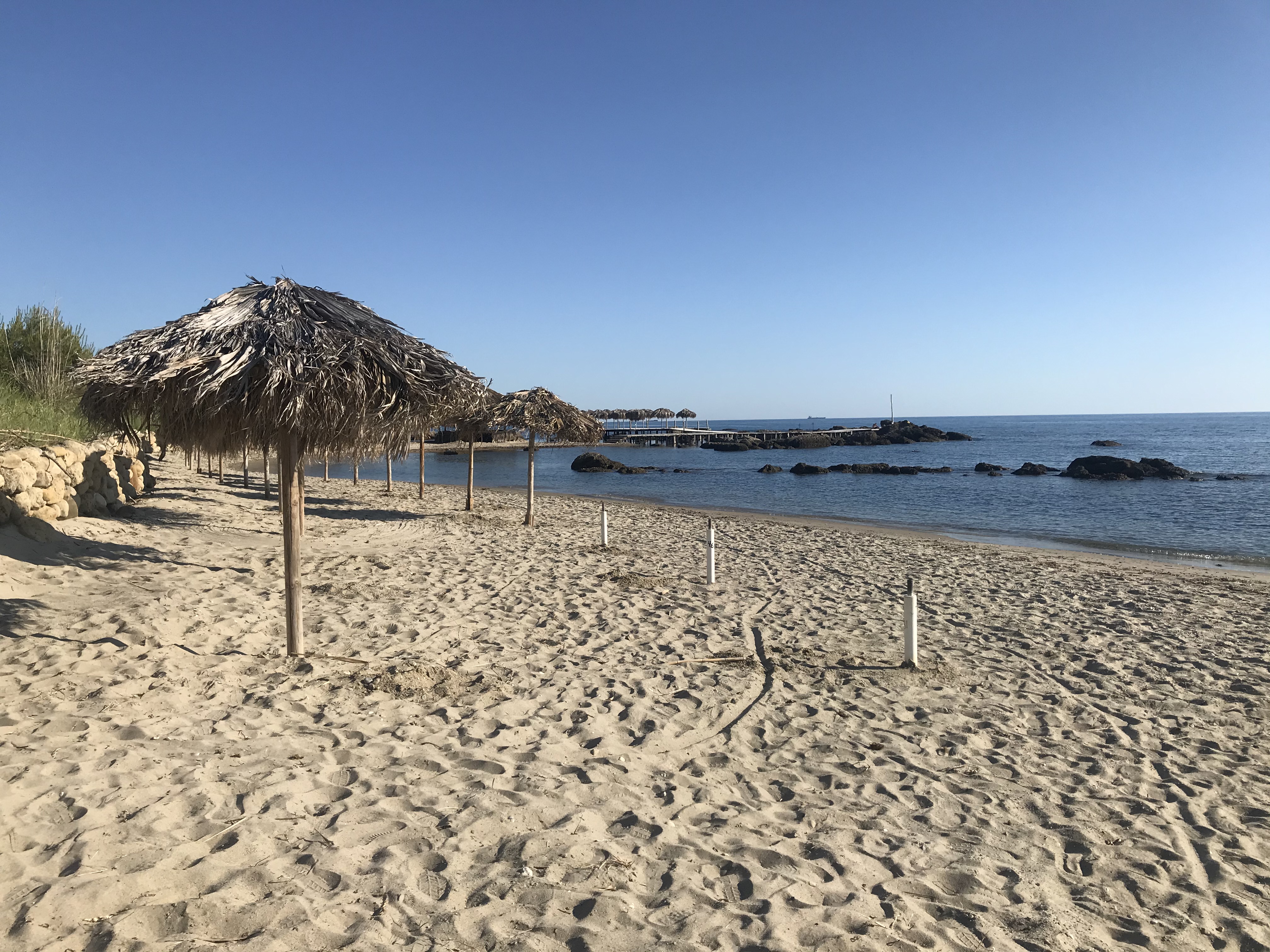 I izoluar dhe i pandërtuar, plazhi i Kallmit tërheq të pasionuarit pas natyrës