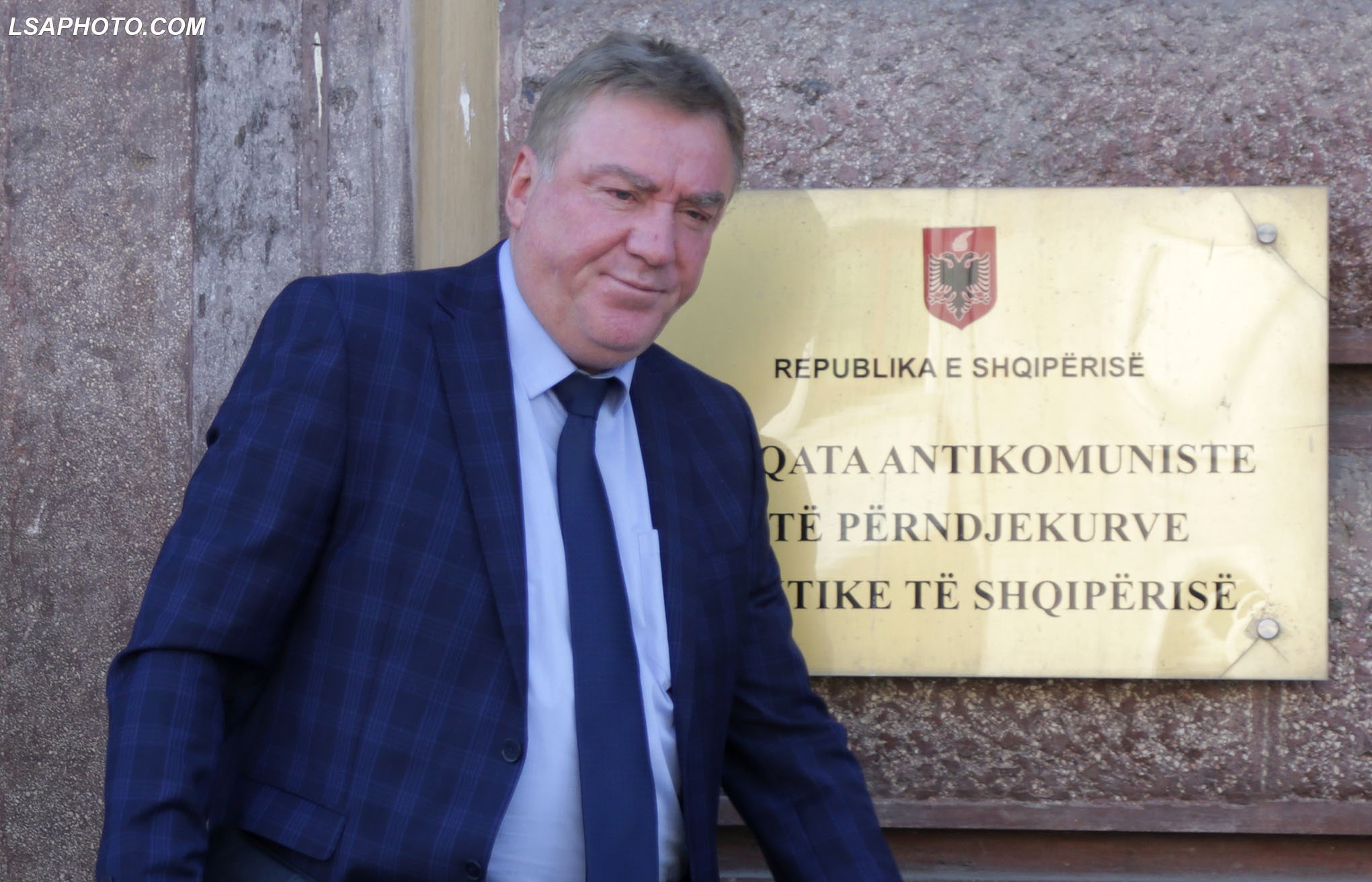reu i Prokurorisë së Krujës, Petrit Çano, duke dalë nga një seancë e Kolegjit të Posaçëm të Apelimit | Foto : LSA