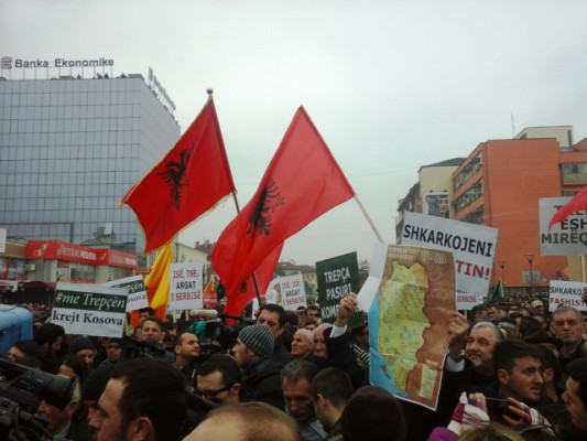 Protestë në Prishtinë për dorëheqjen e Aleksandër Jabalanoviç. Foto: BIRN.