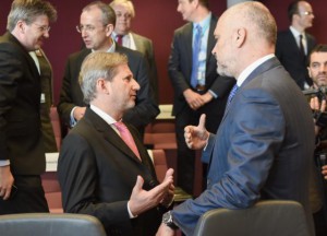 Komisioneri për Zgjerimin, Johannes Hahn me kryeministrin Edi Rama. Foto: Komisioni Europian. 