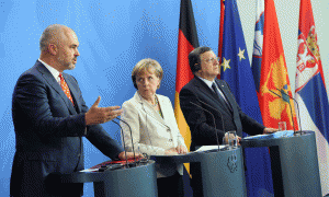 Rama, Merkel dhe Barroso në Berlin. Foto: LSA