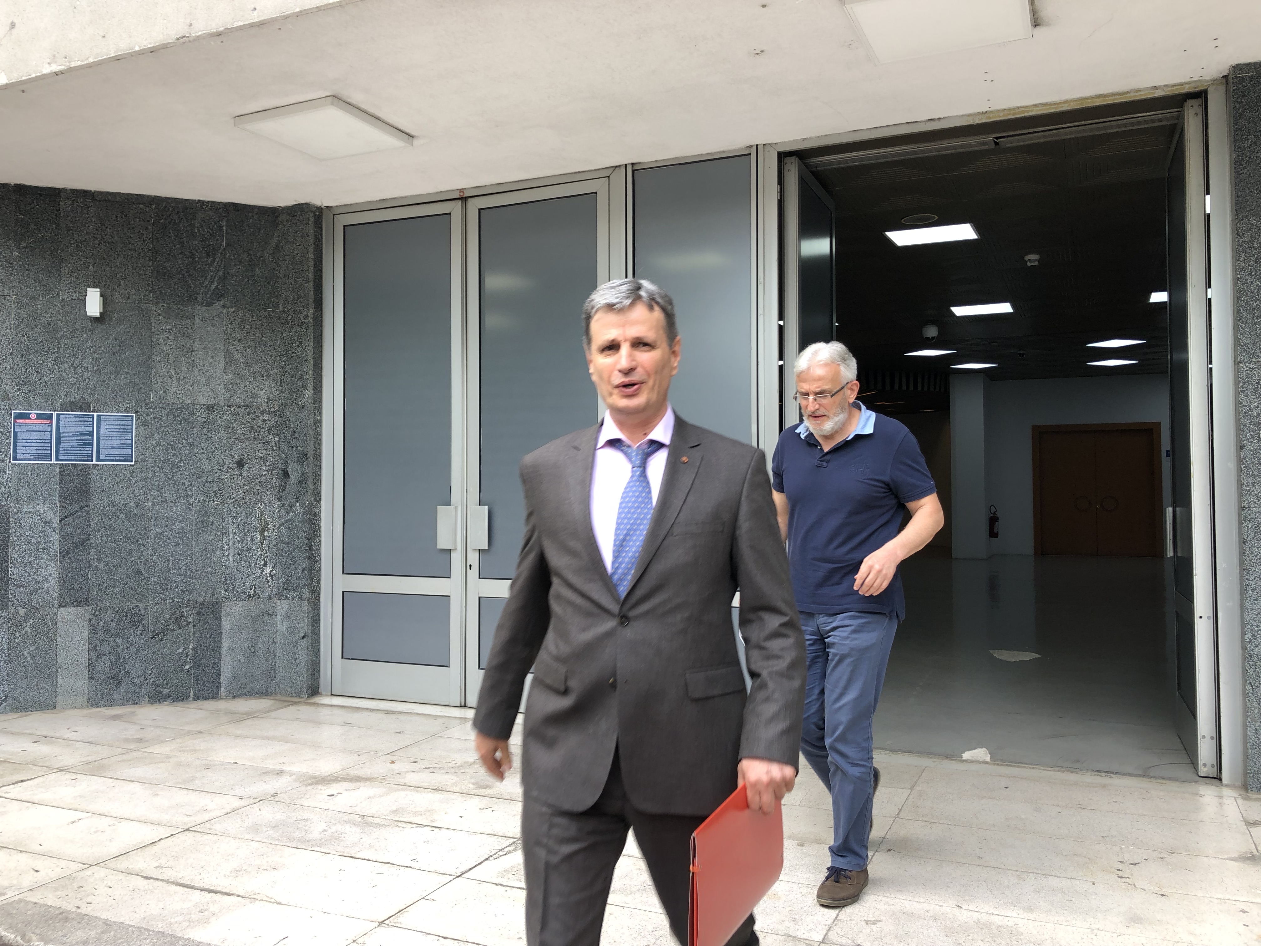 Gjyqtari i Apelit të Tiranës, Ridvan Hado pas seancës dëgjimore në KPK. Foto: Edmond Hoxhaj. 