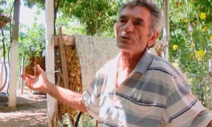 Fermeri Shuk Marku në shtëpinë e tij. Foto: Elvis Nabolli