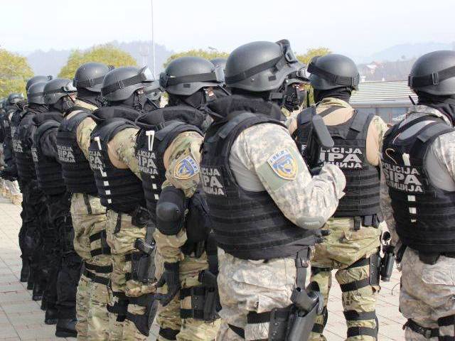 Gjashtë të dyshuar si terroristë arrestohen në Bosnje