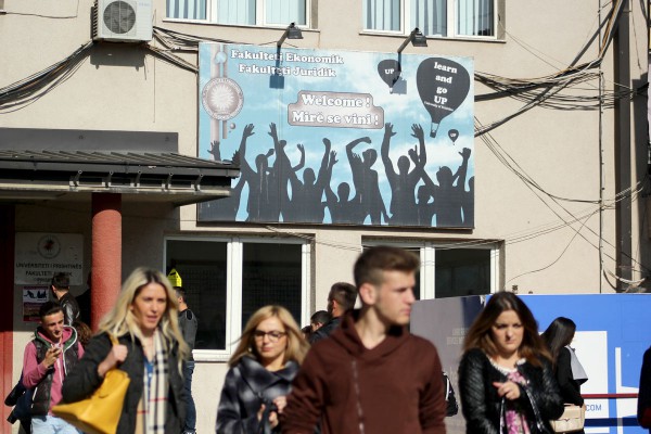 Studentë në Universitetin e Prishtinës në tetor 2015. Foto: Agron Beqiri