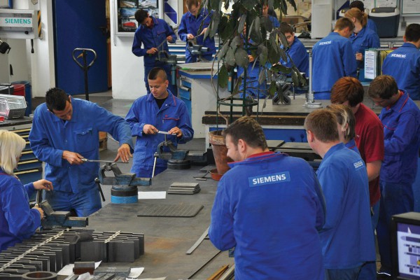Praktikantë në kompaninë inxhinjerike Siemens në qytetin austriak të Graz. Foto: Siemens