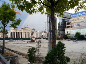 Sheshi kryesor i Shkupit, “Maqedonia”, po pajisjet edhe me një shatërvan tjetër | Foto nga Sinisa Jakov Marusic
