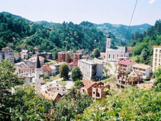 Qendra e qytetit të Srebrenicës. Foto: Benutzer Samum/Wikicommon. 