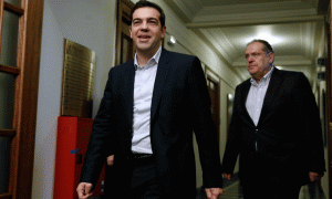 Kryeministri i Greqisë Alexis Tsipras para mbledhjes së parë të qeverisë së tij në Athinë më 28 janar 2015. (AP Photo/Petros Giannakouris)