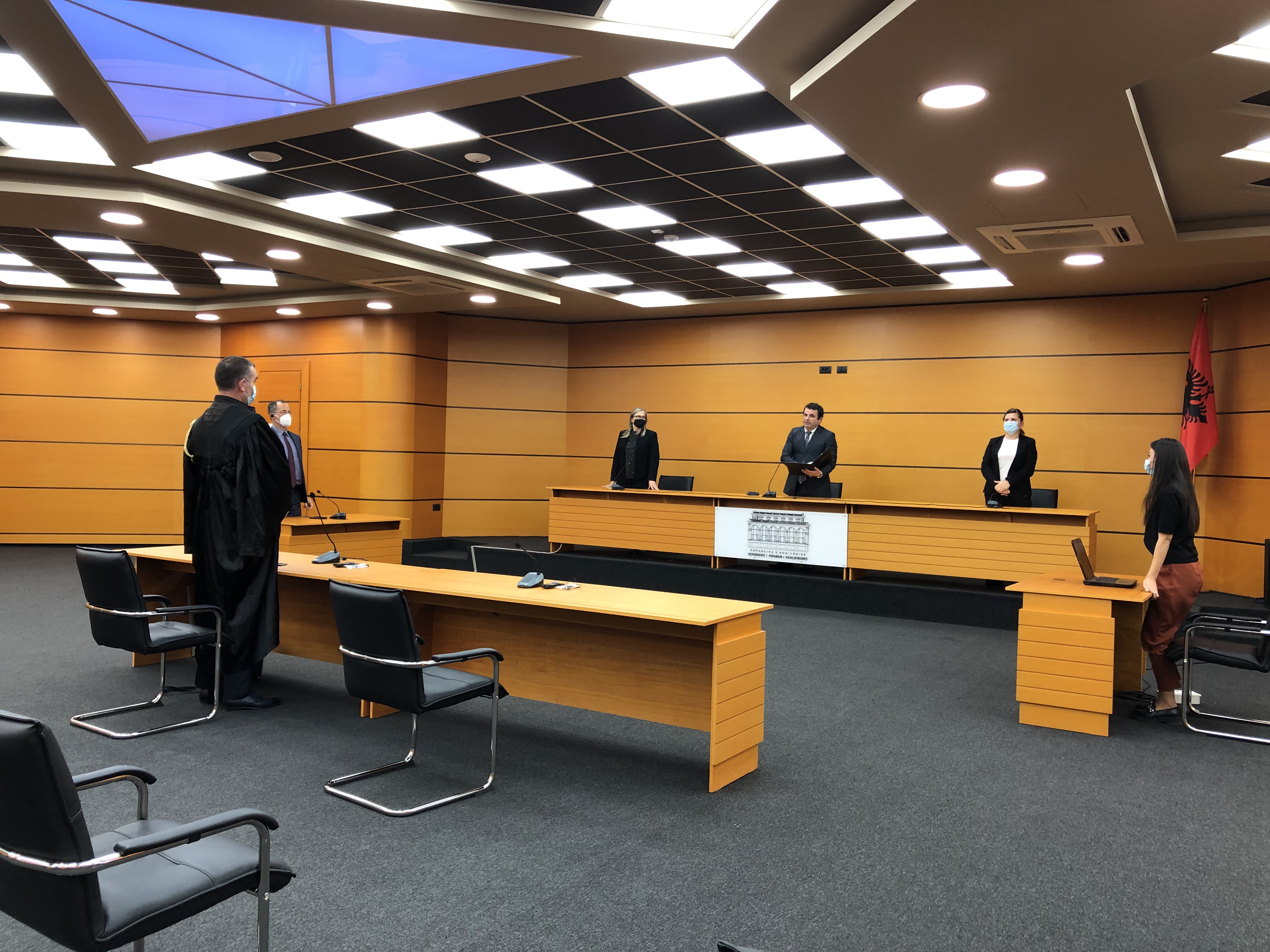 Trupa e KPK-së gjatë shpalljes së vendimit të shkarkimit për gjyqtarin Çepele. 
