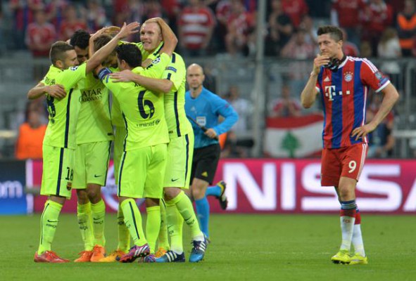 Lojtarët e Barcelonës festojnë fitoren ndaj Bayern Munich në Allianz Arena Gjermani. (AP Photo/Kerstin Joensson)