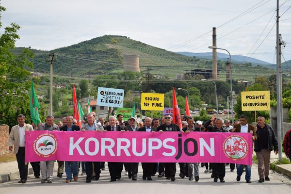 Punonjësit e ARMO protestojnë për rrogat e prapambetura nga rafineria që ka pezulluar prodhimin për shkak të borxheve | Foto nga : Ivana Dervishi