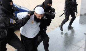 Arrestimet e të dyshuarve për mbështetje të Shtetit Islamik në Bosnjë. Foto. AP