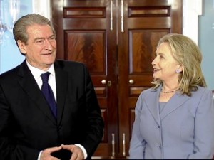 Kryeministri i Shqipërisë Sali Berisha dhe Sekretarja Amerikane e Shtetit Hillary Clinton