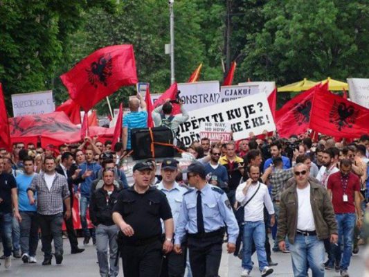 Protetuesit shqiptarë në Shkup | Foto nga : BIRN