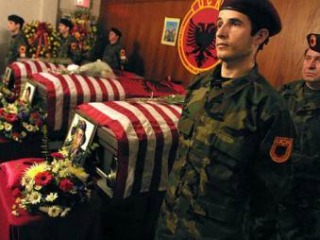  Funerali i vëllezërve Bytyqi. Foto: Arkiva FoNet.