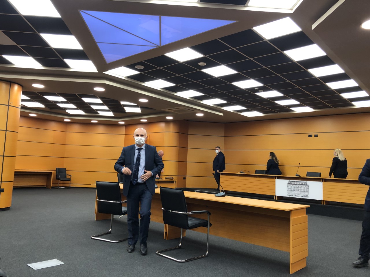 Prokurori i Shkodrës, Ermir Lelçi pas vendimit të sjhkarkimit. 