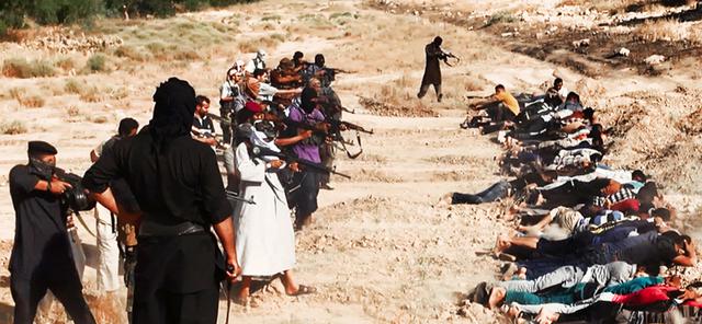 Xhihadistë te Shtetit Islamik duke ekzekutuar ushtarë Irakenë | Foto nga :AP