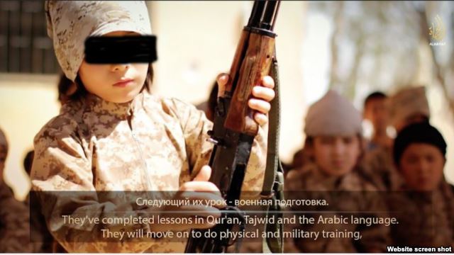Kazakistan: Video e realizuar nga militantët e Shtetit Islamik, duke trajnuar fëmijët ushtarë.