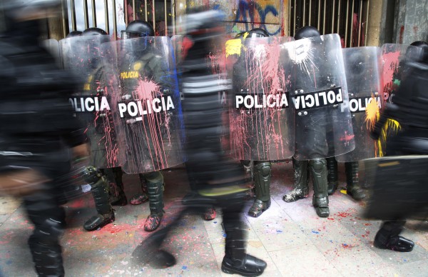 Një protestë në Bogotë, Kolumbi. 17 mars 2016. Foto: (AP Photo/Fernando Vergara)
