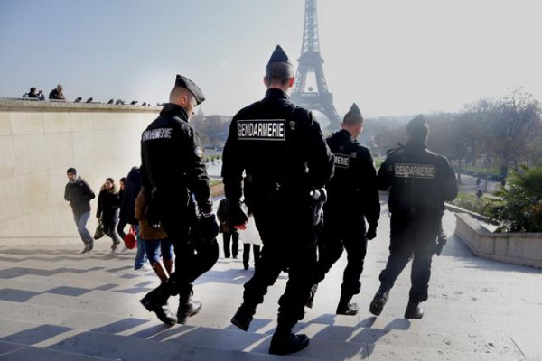 Masat e sigurisë pas sulmit në Paris. Foto: (AP Photo/Jacques Brinon)