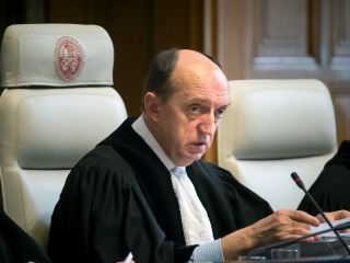 Peter Tomka, gjykatës në Hagë. Foto: CIJ/ICJ Frank Van Beek, nga ICJ