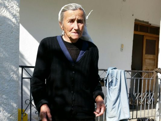 Shtëpia e 72-vjeçares Rrahime Çarçiu, e ndërtuar me kursimet e të birit nga emigrimi pritet të përmbytet nga uji i liqenit | Foto nga : Bardha Nergjoni