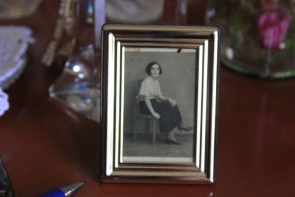Foto e Sarika Negrin-Solomonit, e lindur në Janinë dhe e martuar në Vlorë, pak para martesës viteve 30