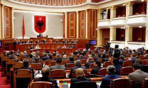 Opozita rikthehet në parlament gjatë seancës parlamentare të 24 dhjetorit | Foto nga : LSA