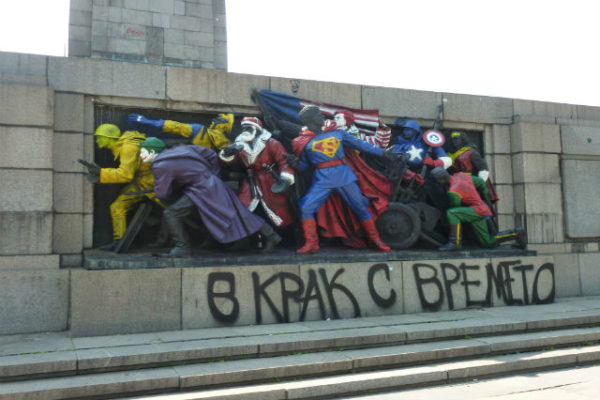 Monumenti i ushtrisë sovjetike në Sofje ngjyrosur nga artistë anonimë. Foto: Ignat Ignev/CC BY 3.0