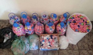 Tapat plastike të mbledhura nga projekti | Foto nga : Albania Cap Project