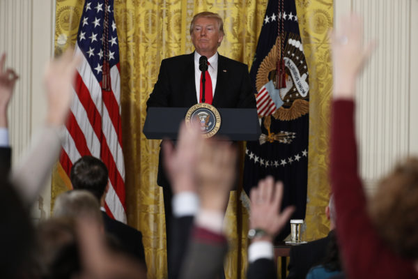 Presidenti Donald Trump sheh gazetarët gjatë një konference për shtyp, 16 shkurt 2017. Foto: Beta (AP Photo/Pablo Martinez Monsivais)