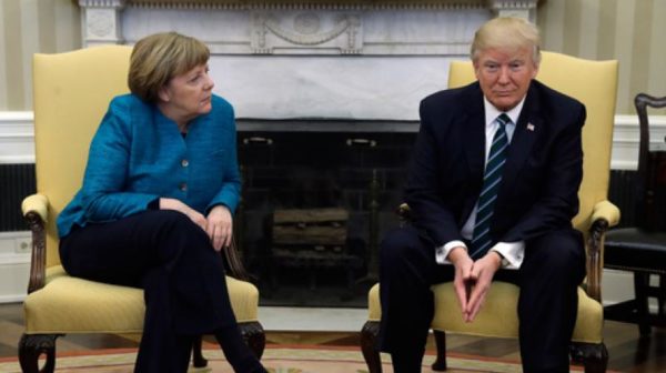 Kancelarja gjermane Angela Merkel gjatë takimit me presidentin e ri amerikan Donald Trump. Foto: AP