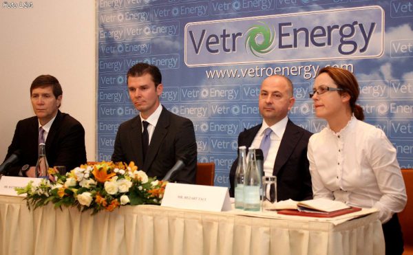 Rezart Taçi gjatë prezantimit të ofertës së Vetro Energy | Foto nga : LSA