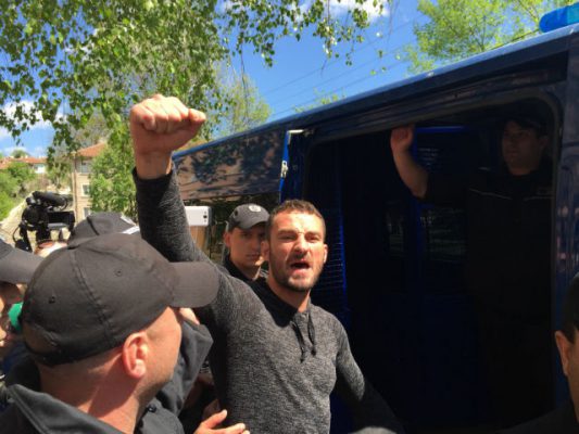 Petar Nizamov pas seancës së tij në Malko Tarnovo më 15 prill. | Foto: BIRN