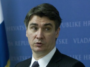 Kryeministri kroat Zoran Milanovic paralajmëron Serbinë.